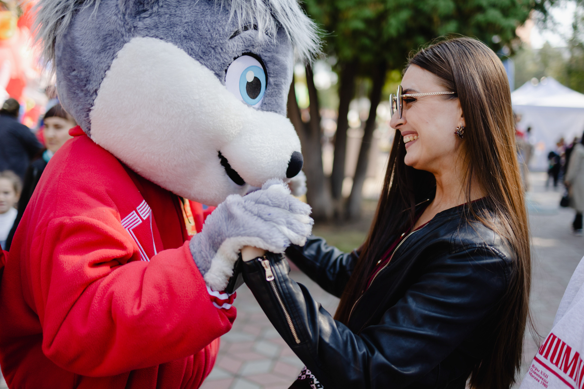 Светлана Буравова и маскот.jpg